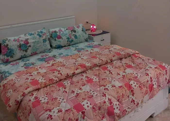 1 Bedroom Sleeping 2 People's Only Apartment *